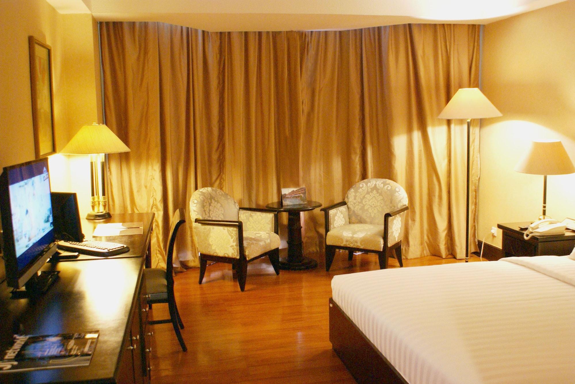 The Acacia Hotel Jakarta Exterior photo