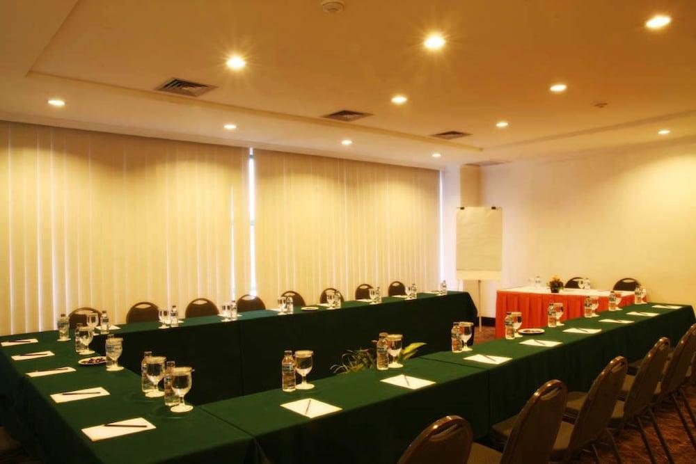 The Acacia Hotel Jakarta Exterior photo