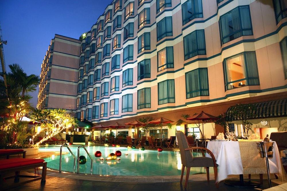The Acacia Hotel Jakarta Exterior photo