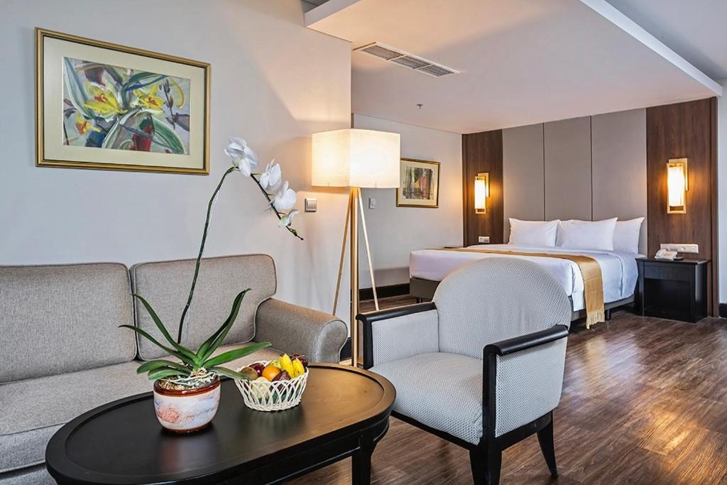 The Acacia Hotel Jakarta Exterior photo