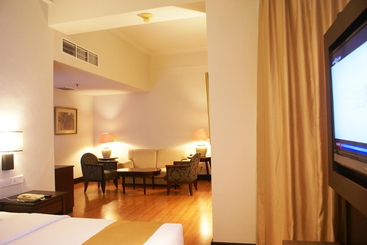 The Acacia Hotel Jakarta Exterior photo